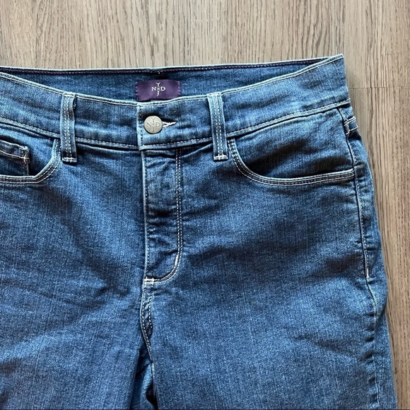NYDJ Women’s Crop Jeans Medium Wash Size 2 Button Hem Lift Tuck Technology - Picture 3 of 9
